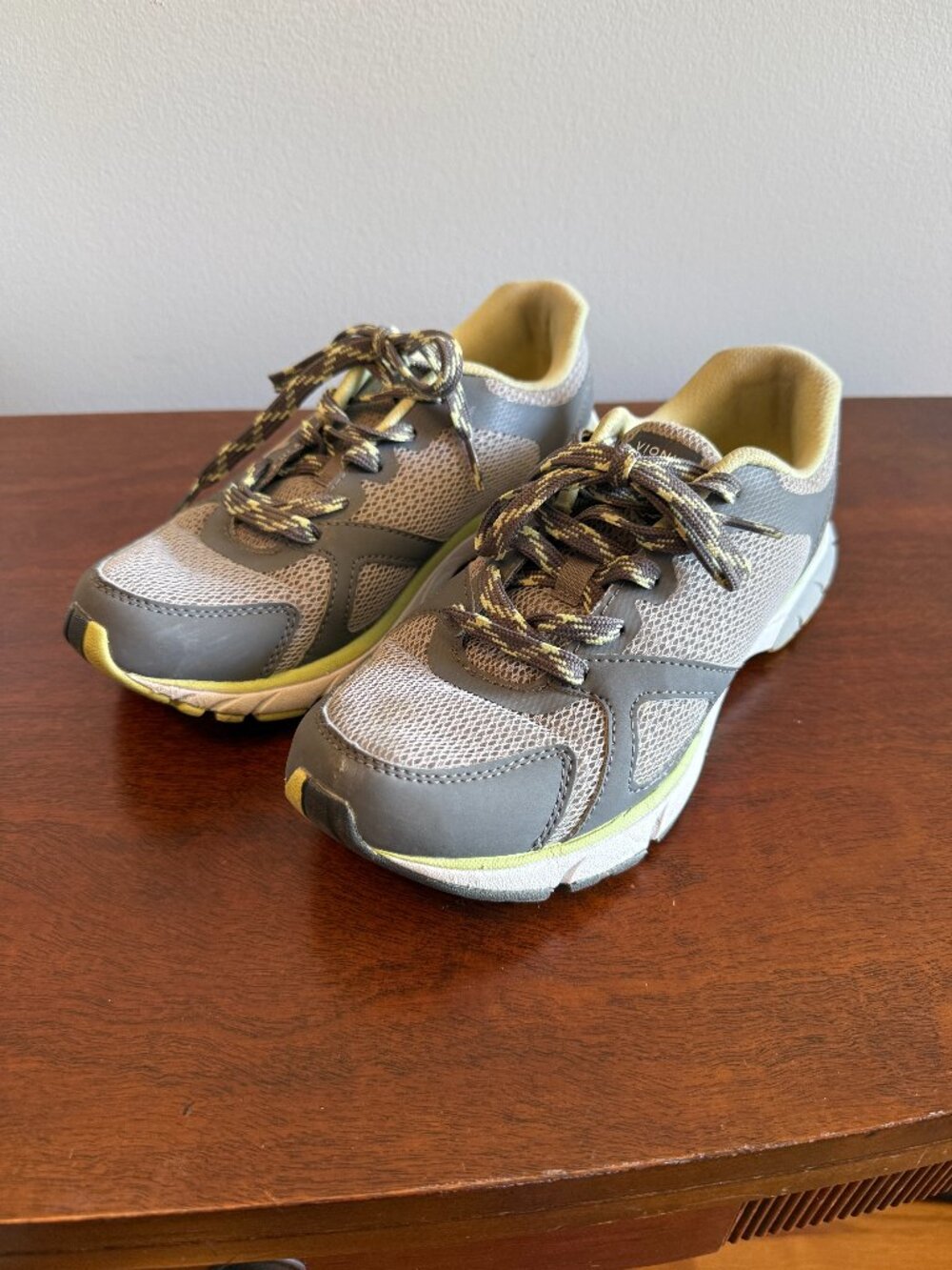 Vionic Tokyo Sneakers | Gray & Lime Green | Women's Size 8